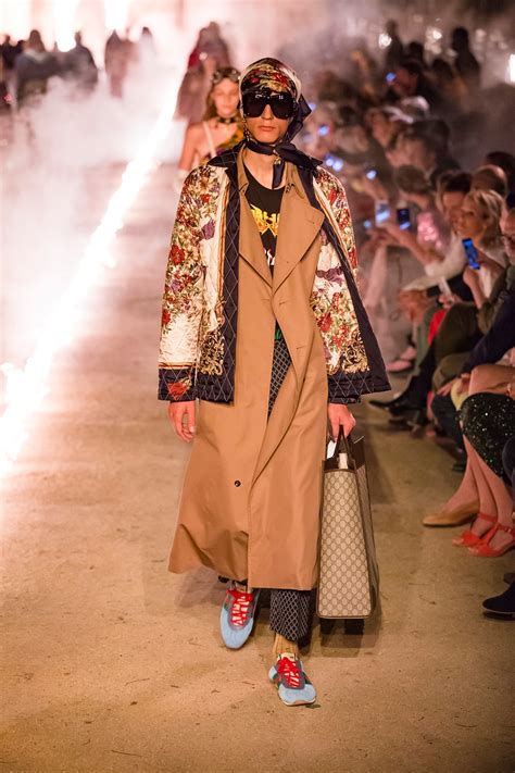 gucci cruise 2019 musica|Cruise 2019: the Women's and Men's runway looks. .